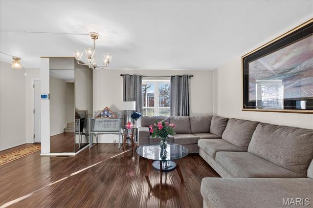 1054 Willow Brook Drive, St Louis, MO 63146