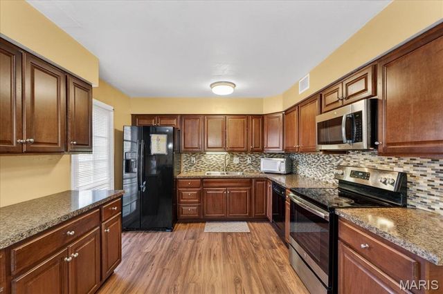 1054 Willow Brook Drive, St Louis, MO 63146