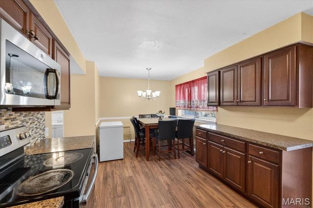 1054 Willow Brook Drive, St Louis, MO 63146