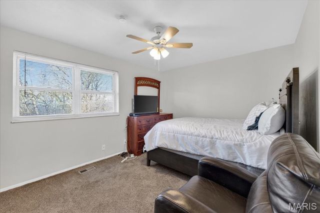 1054 Willow Brook Drive, St Louis, MO 63146