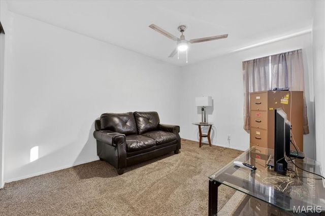 1054 Willow Brook Drive, St Louis, MO 63146