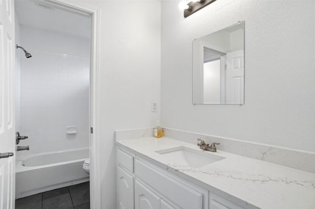 208 Wisteria Way, Red Oak, TX 75154