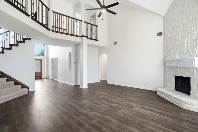 208 Wisteria Way, Red Oak, TX 75154