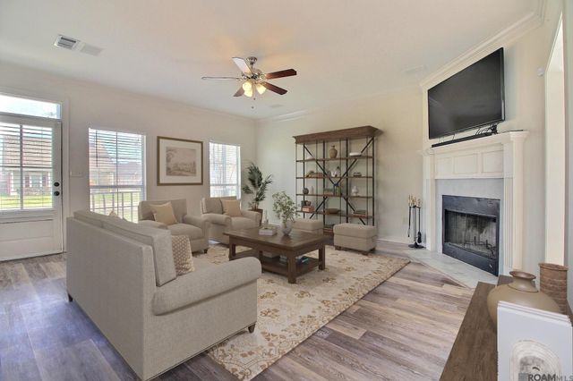 32495 Magnolia Ct, Denham Springs, LA 70706