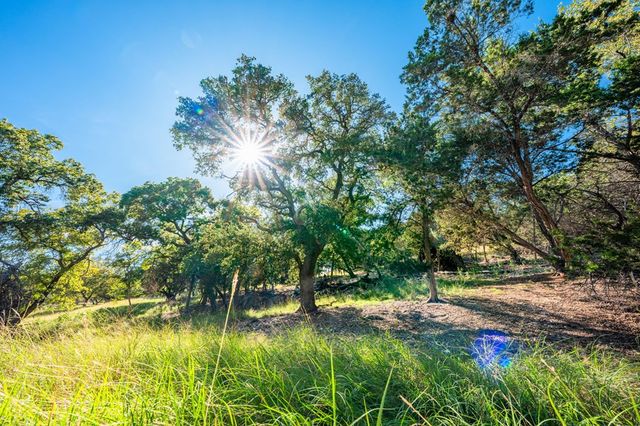 160 Enchanted Valley Rd, Kerrville, TX 78028