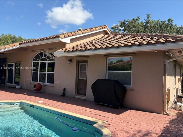19450 NW 7th St, Pembroke Pines, FL 33029