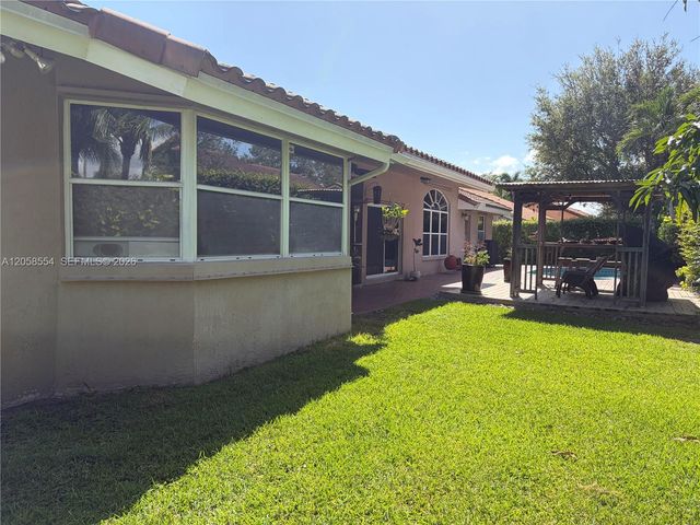 19450 NW 7th St, Pembroke Pines, FL 33029