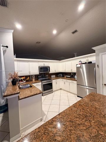 19450 NW 7th St, Pembroke Pines, FL 33029