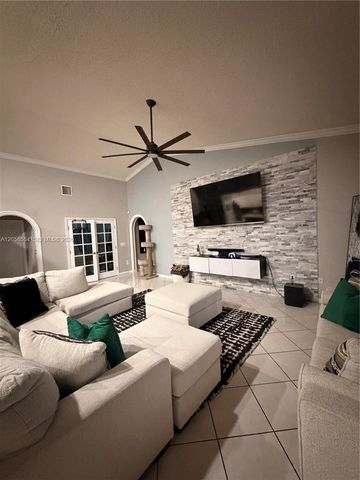 19450 NW 7th St, Pembroke Pines, FL 33029