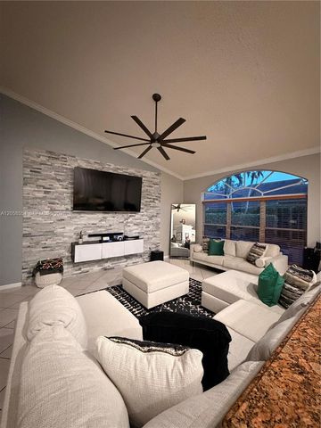 19450 NW 7th St, Pembroke Pines, FL 33029