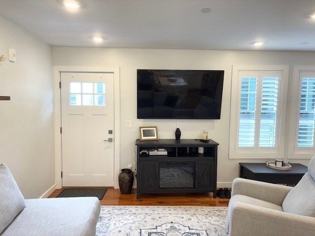 242 R Broadway 1, Somerville, MA 02145