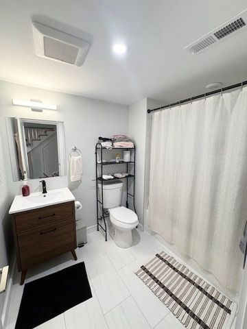 242 R Broadway 1, Somerville, MA 02145