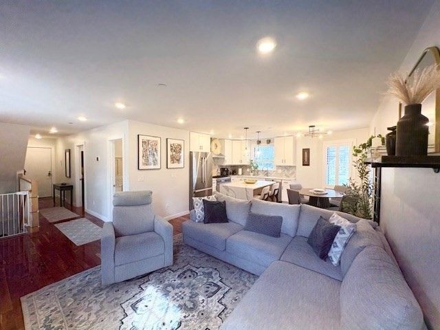 242 R Broadway 1, Somerville, MA 02145