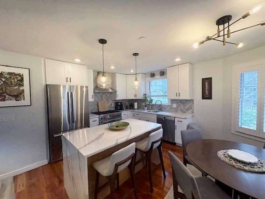 242 R Broadway 1, Somerville, MA 02145