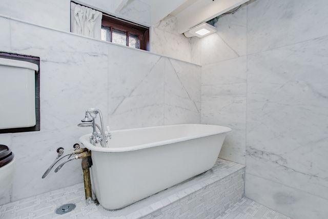 622 W Briar Place G, Chicago, IL 60657