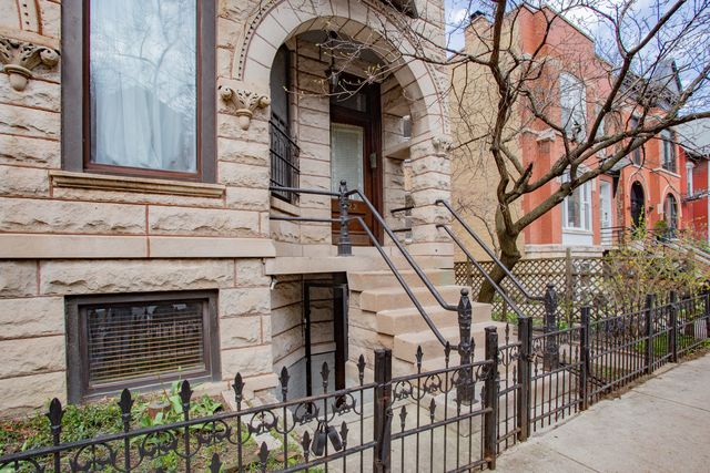 622 W Briar Place G, Chicago, IL 60657