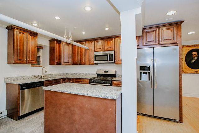 622 W Briar Place G, Chicago, IL 60657
