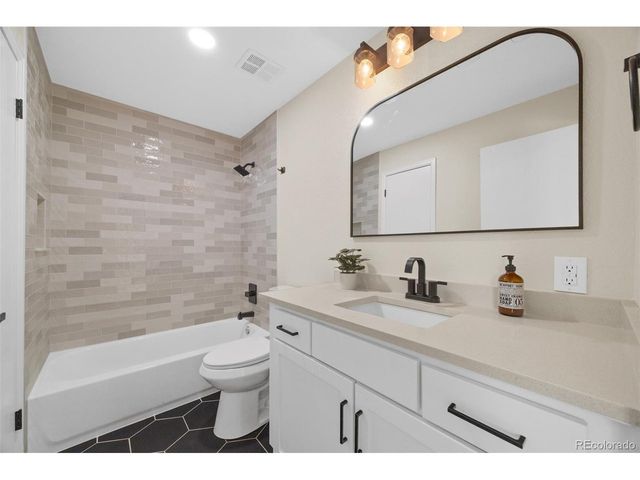 7415 Chase St, Arvada, CO 80003