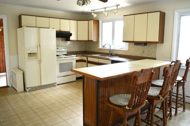18 Highland Park Drive, West Springfield, MA 01089