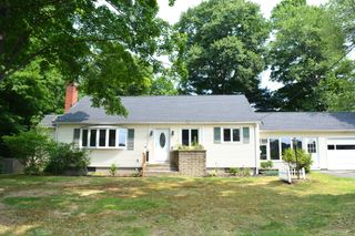 18 Highland Park Drive, West Springfield, MA 01089