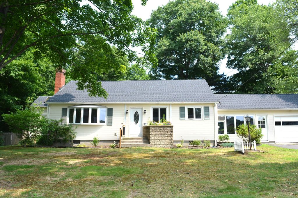 18 Highland Park Drive, West Springfield, MA 01089