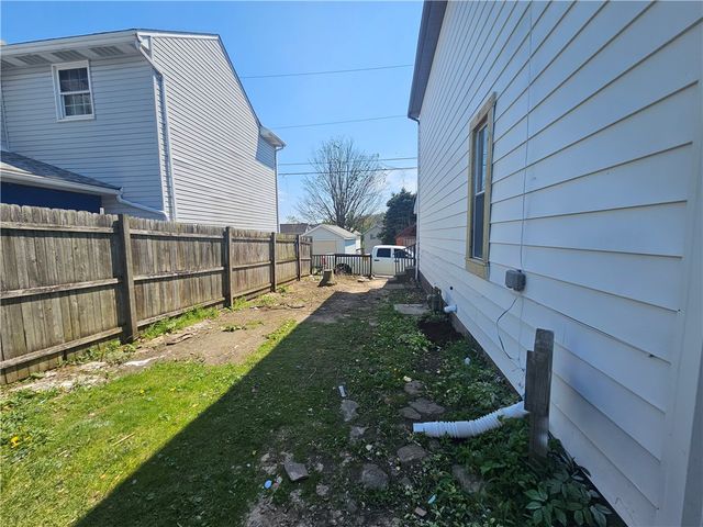 807 Hazlett Ave, Brackenridge, PA 15014