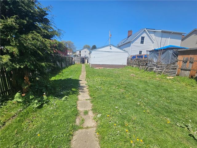 807 Hazlett Ave, Brackenridge, PA 15014