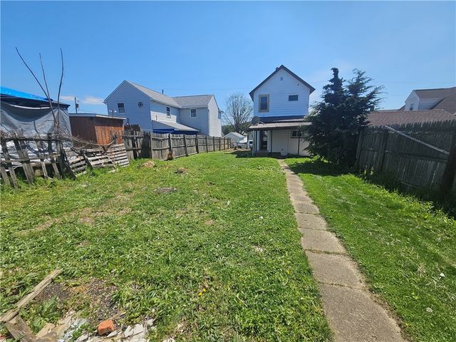 807 Hazlett Ave, Brackenridge, PA 15014