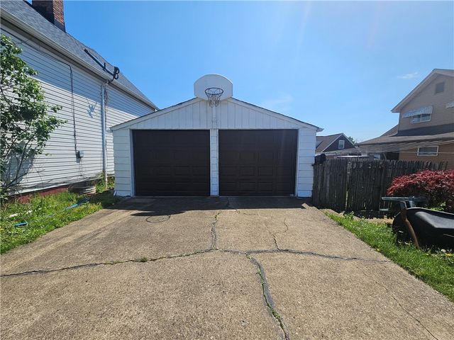 807 Hazlett Ave, Brackenridge, PA 15014
