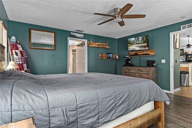 1710 S Iroquois Avenue, Homosassa, FL 34448