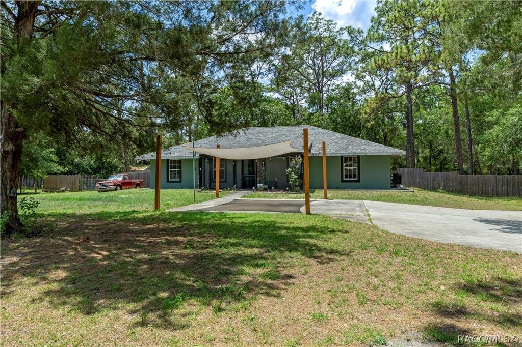 1710 S Iroquois Avenue, Homosassa, FL 34448