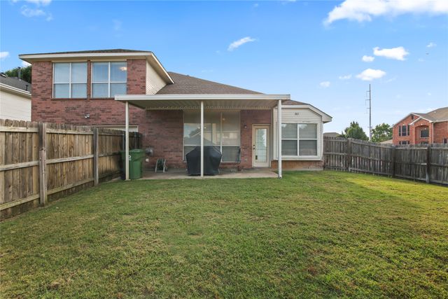 801 Cobblestone Drive, Lewisville, TX 75067