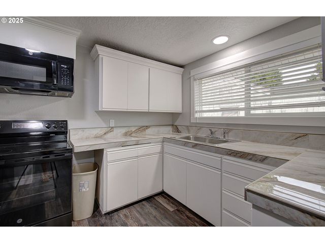 804 S 6TH Ave, Kelso, WA 98626