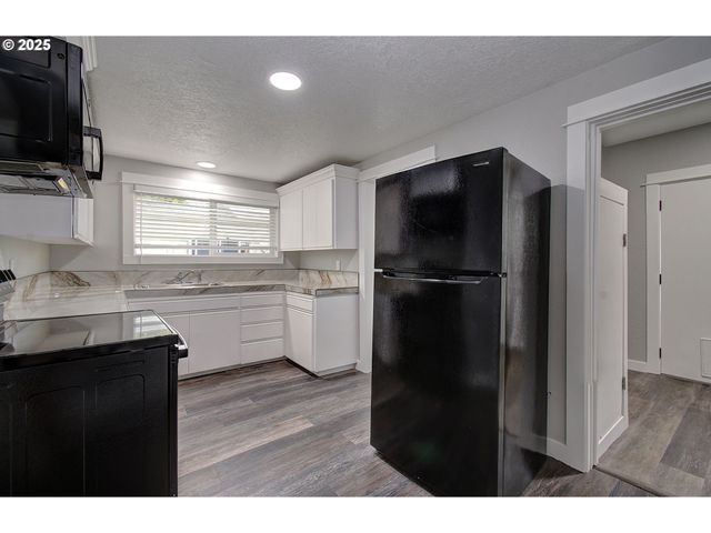 804 S 6TH Ave, Kelso, WA 98626