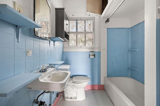 5127 Bernardo De Galvez, Galveston, TX 77551