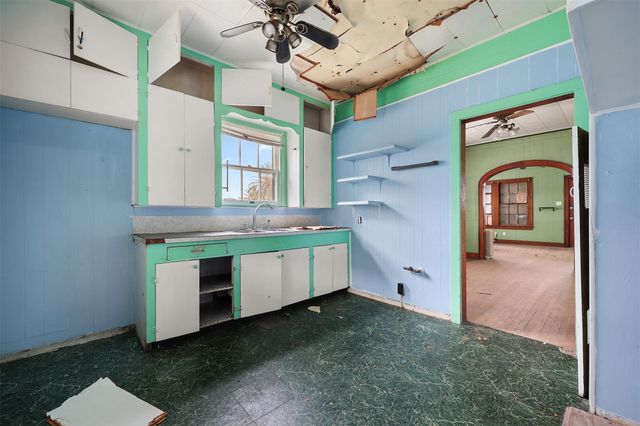 5127 Bernardo De Galvez, Galveston, TX 77551