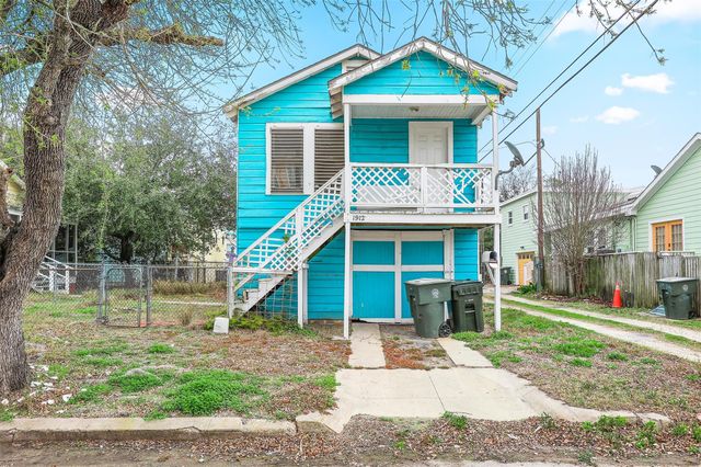 5127 Bernardo De Galvez, Galveston, TX 77551