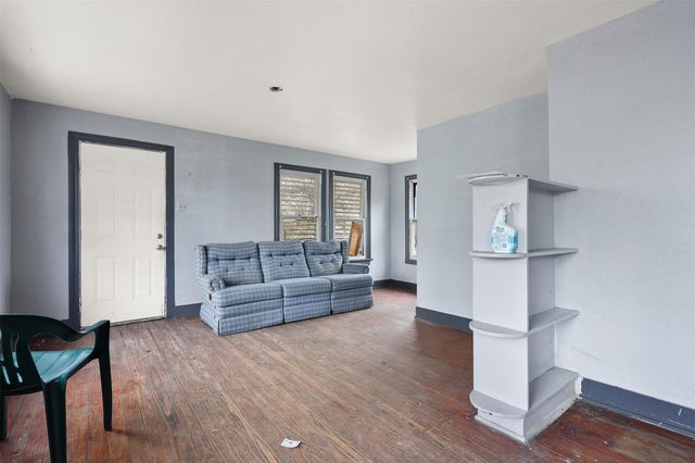 5127 Bernardo De Galvez, Galveston, TX 77551