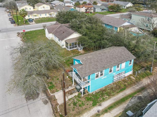 5127 Bernardo De Galvez, Galveston, TX 77551