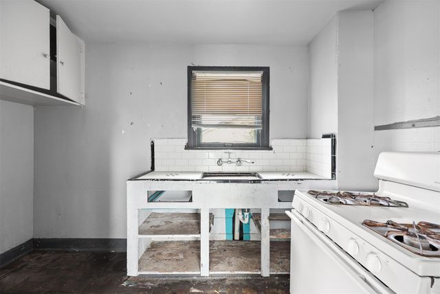 5127 Bernardo De Galvez, Galveston, TX 77551