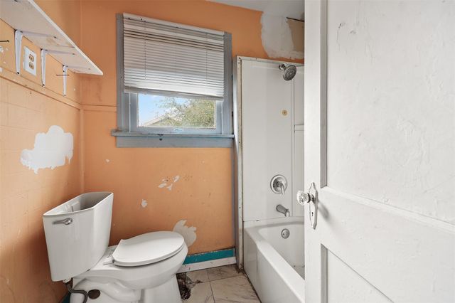 5127 Bernardo De Galvez, Galveston, TX 77551