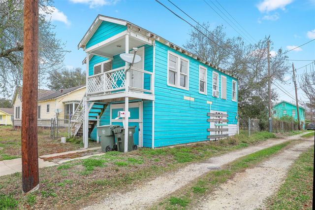 5127 Bernardo De Galvez, Galveston, TX 77551