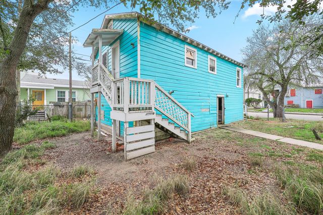 5127 Bernardo De Galvez, Galveston, TX 77551