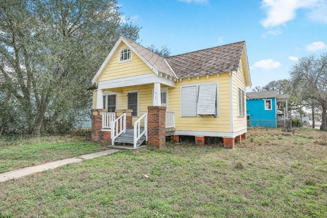5127 Bernardo De Galvez, Galveston, TX 77551