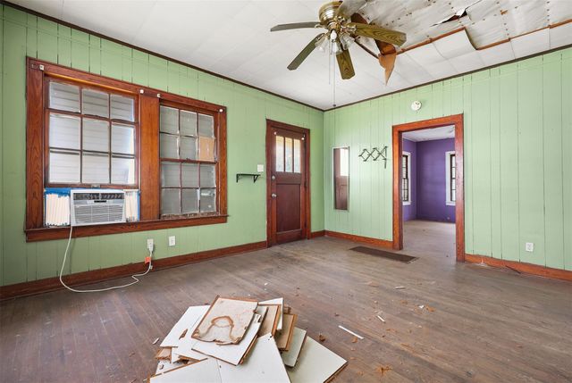 5127 Bernardo De Galvez, Galveston, TX 77551