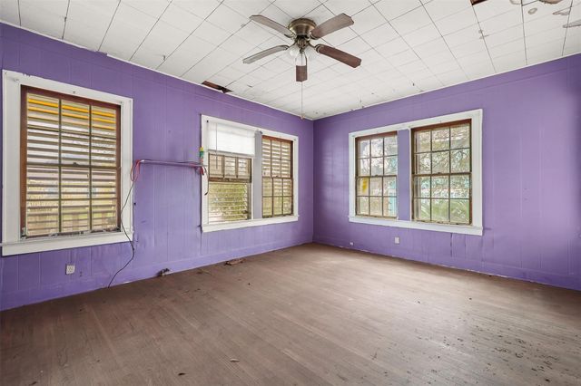 5127 Bernardo De Galvez, Galveston, TX 77551