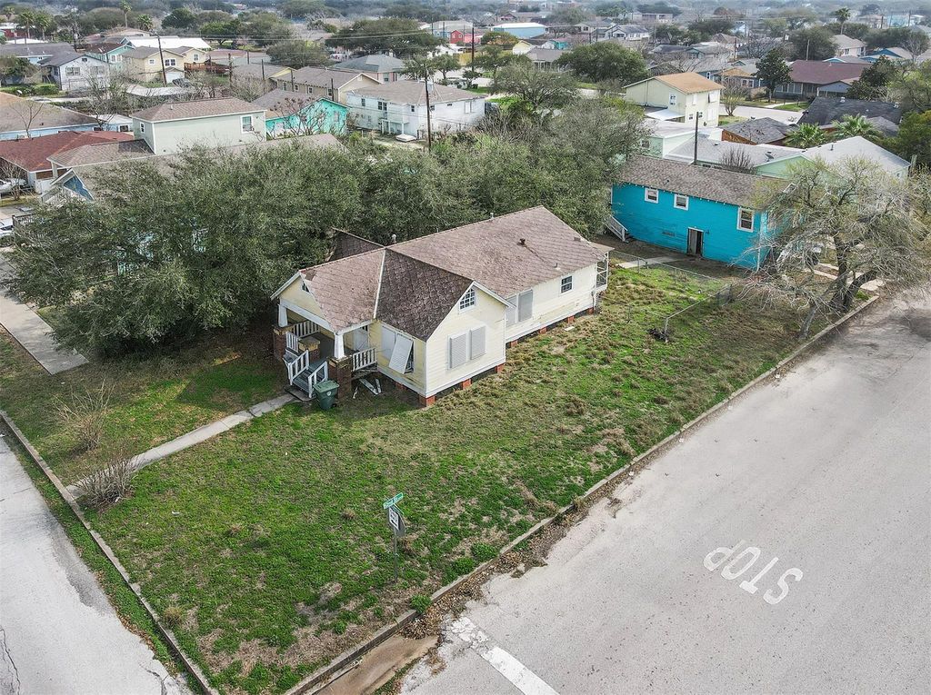 5127 Bernardo De Galvez, Galveston, TX 77551