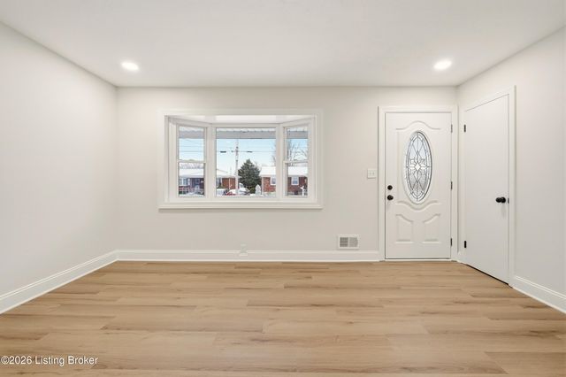 4402 Billy Bone Ct, Louisville, KY 40229