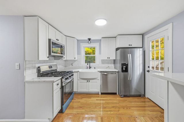 405 Plymouth St, Holbrook, MA 02343