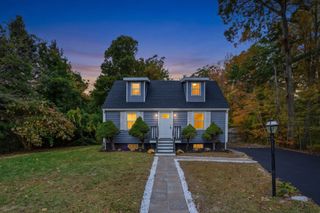 405 Plymouth St, Holbrook, MA 02343